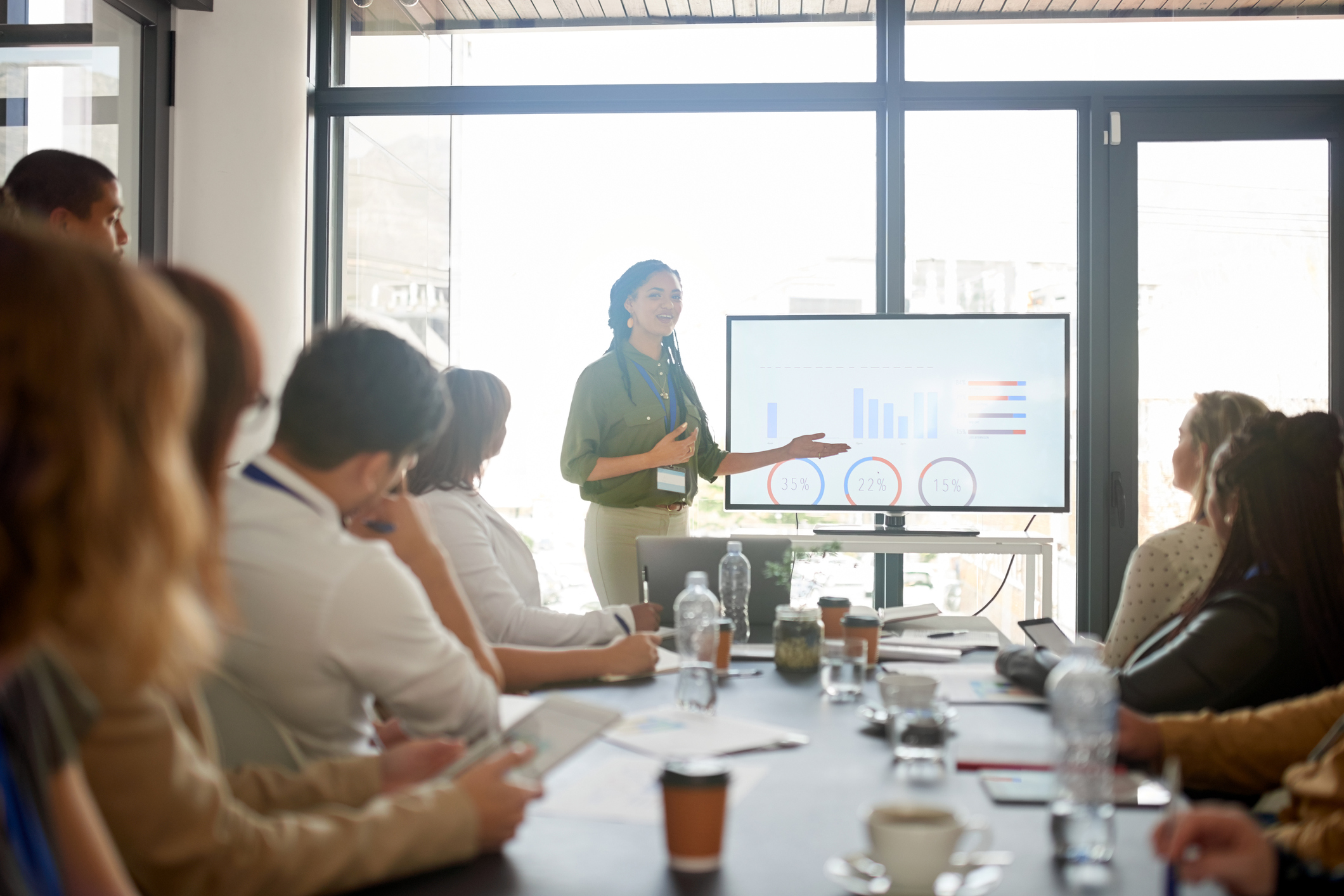 A women presenting a graph in a meeting